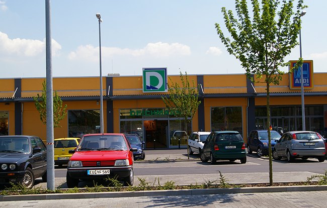Fachmarktzentrum Zülpich mit Parkplatz